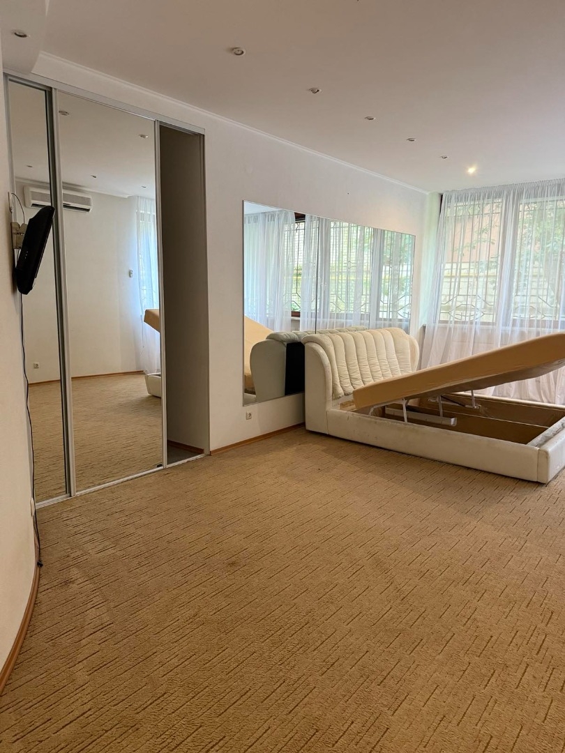 продажа трехкомнатной квартиры номер A-139737 в Приморском районе, фото номер 15